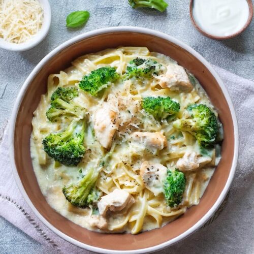 Rich and creamy Chicken Broccoli Alfredo, featuring tender chicken and fresh broccoli florets tossed in a velvety Alfredo sauce made with Parmesan, garlic, and butter. This comforting pasta dish combines al dente fettuccine with a savory cream sauce, offering a delicious blend of flavors in every bite. Perfect for an easy weeknight meal or a family-friendly dinner, this hearty dish is sure to satisfy