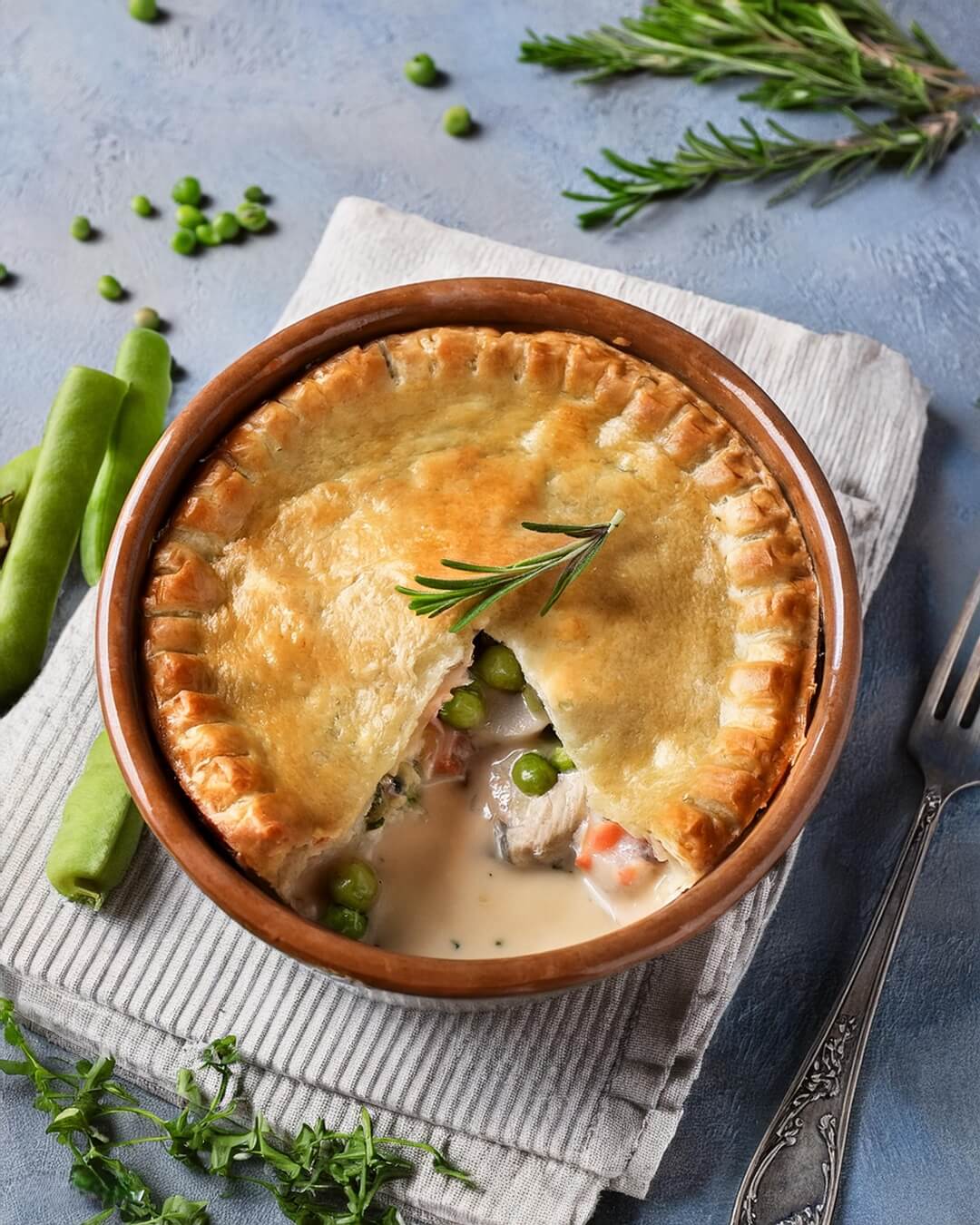 Classic Chicken Pot Pie filled with tender chicken, hearty vegetables, and a creamy, savory sauce, all baked inside a flaky, golden-brown crust. This comforting dish features a rich blend of carrots, peas, and celery, making it a perfect family-friendly meal for weeknights or cozy gatherings. Serve this homemade pot pie for a satisfying and hearty dinner that’s sure to be a hit.