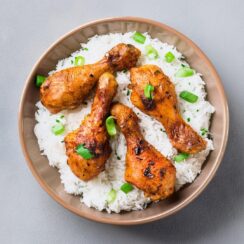 Juicy and crispy Fried Chicken Drumsticks, seasoned with a flavorful blend of spices and fried to golden-brown perfection. The crunchy, well-seasoned coating seals in the tender, juicy chicken, offering a satisfying bite every time. Perfect for family dinners, picnics, or game-day snacks, these drumsticks are a classic comfort food that’s sure to please any crowd.