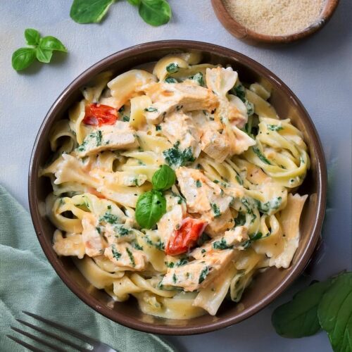 Instant Pot Creamy Tuscan Chicken Pasta, featuring tender chicken, perfectly cooked pasta, and a rich, garlicky Parmesan cream sauce with sun-dried tomatoes and spinach. This easy, one-pot meal is full of Italian-inspired flavors and ready in minutes, making it the perfect dinner option for busy weeknights. Creamy, flavorful, and satisfying, this dish is sure to become a family favorite