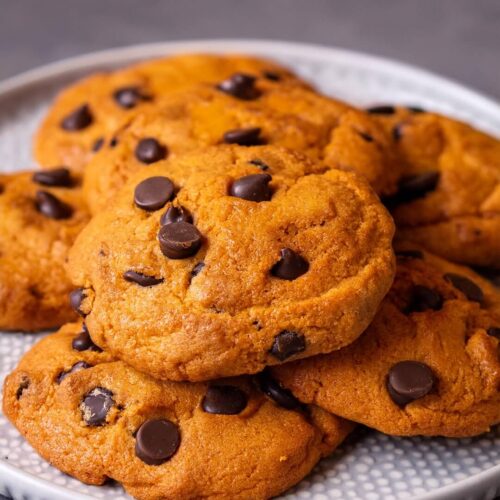 Whenever you’re in the mood for a sweet and seasonal delight, these Pumpkin Cookies with Chocolate Chips offer a soft, chewy texture infused with warm spices and studded with rich chocolate, making them an irresistible autumn treat.