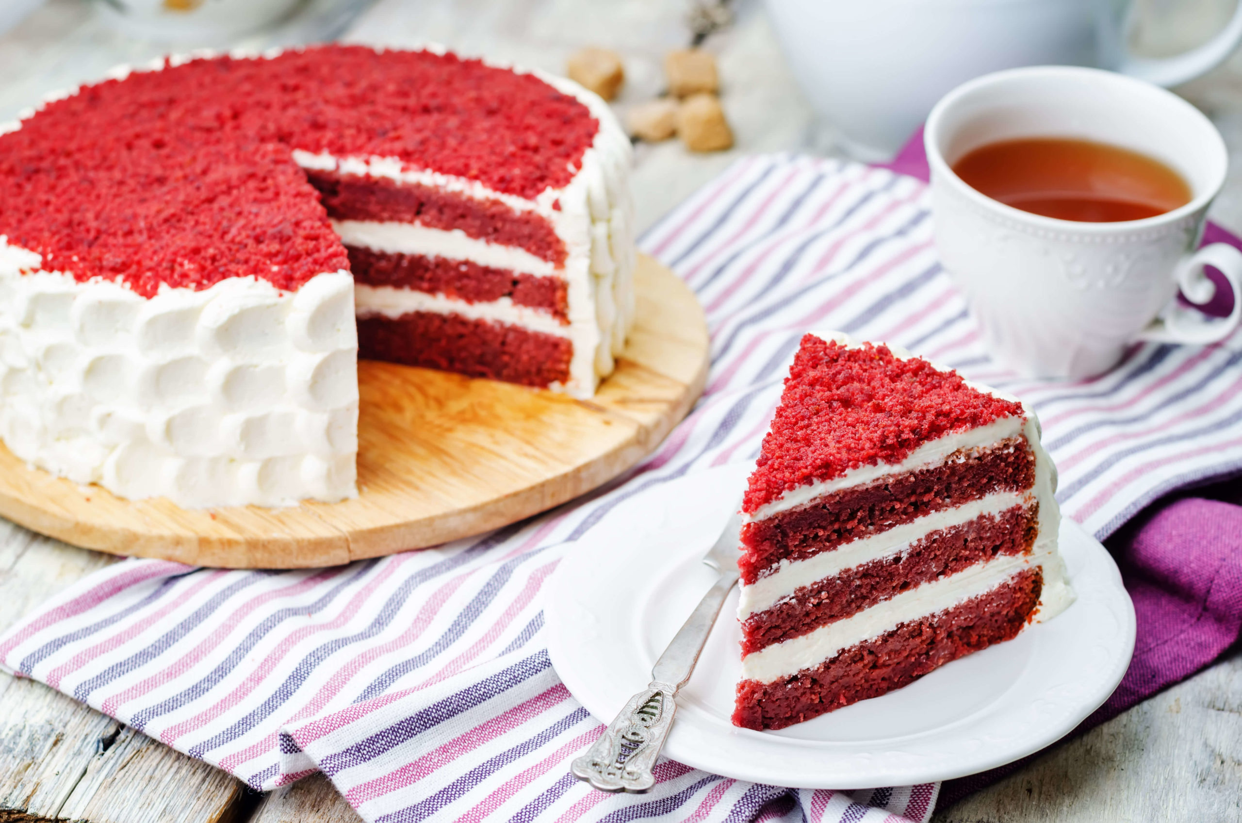 English cake. Торта "красный бархат" (Red Velvet).. Торт красный бархат с конфи. Торт «ред вельвет». Торт ред вельвет красный.