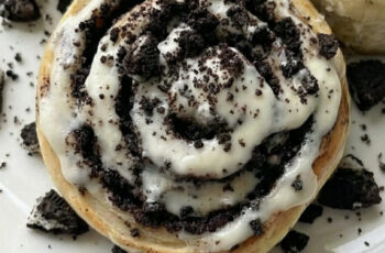 Oreo Cinnamon Rolls Recipe – Sweet, Creamy & Irresistible