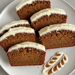 Recreate Starbucks’ beloved gingerbread loaf at home—moist, spiced with warm ginger and nutmeg, and topped with a thick layer of creamy frosting. Cozy comfort in every bite!