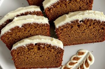Recreate Starbucks’ beloved gingerbread loaf at home—moist, spiced with warm ginger and nutmeg, and topped with a thick layer of creamy frosting. Cozy comfort in every bite!