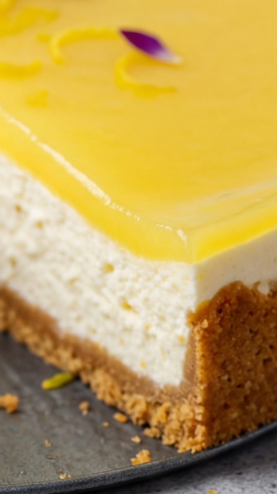 Lemon Cheesecake with Lemon Curd – Bright, Creamy & Irresistible