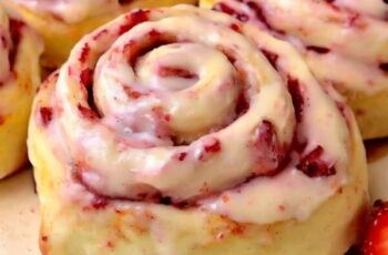 These strawberry rolls are delicious and sticky, with a sweet taste of strawberries and creaminess. They're filled with a strawberry filling and strawberry preserves, and topped with a cream cheese glaze. They make a perfect brunch treat!