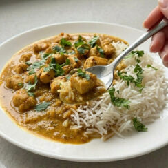 Best Chicken Curry – Simple, Spicy & So Delicious