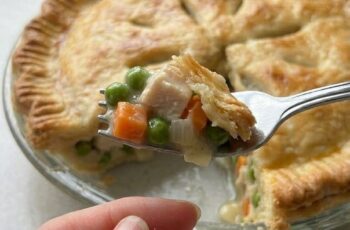 Easy Chicken Pot Pie Recipe (Creamy & Delicious!)