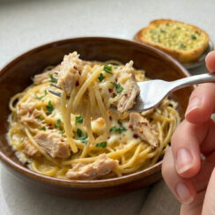 Cheesy Chicken Spaghetti Recipe – Quick & Delicious Weeknight Dinner