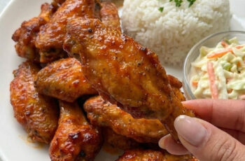 Easy Crispy Buffalo Wings Recipe (Game Day Favorite!)