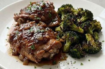 Slow Cooker Chicken Thighs – Easy, Juicy & Family Favorite