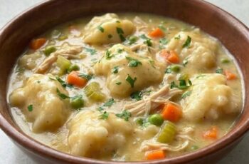 Best Southern Chicken and Dumplings – Hearty, Rich & Flavorful