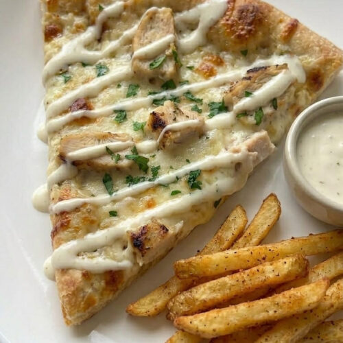 Cheesy Chicken Alfredo Pizza You’ll Make on Repeat