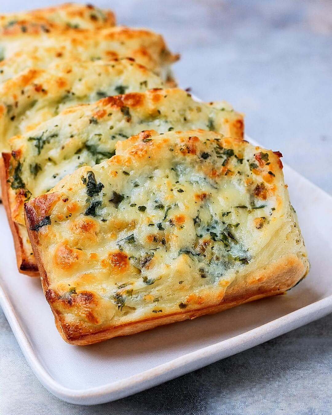 warm, crusty bread topped with a creamy, cheesy spinach and artichoke mixture, baked to golden perfection. This dish combines the best of both worlds – the irresistible flavors of spinach artichoke dip and the comforting crunch of fresh bread. It’s a guaranteed hit for parties, game nights, or simply as a delightful snack.