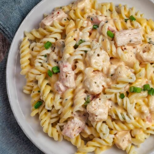 There’s nothing quite like the taste of Creamy Chicken Pasta Salad. This dish is the perfect way to treat yourself or your loved ones to something special. Creamy, flavorful, and irresistibly delicious, it’s sure to become a favorite in your home.