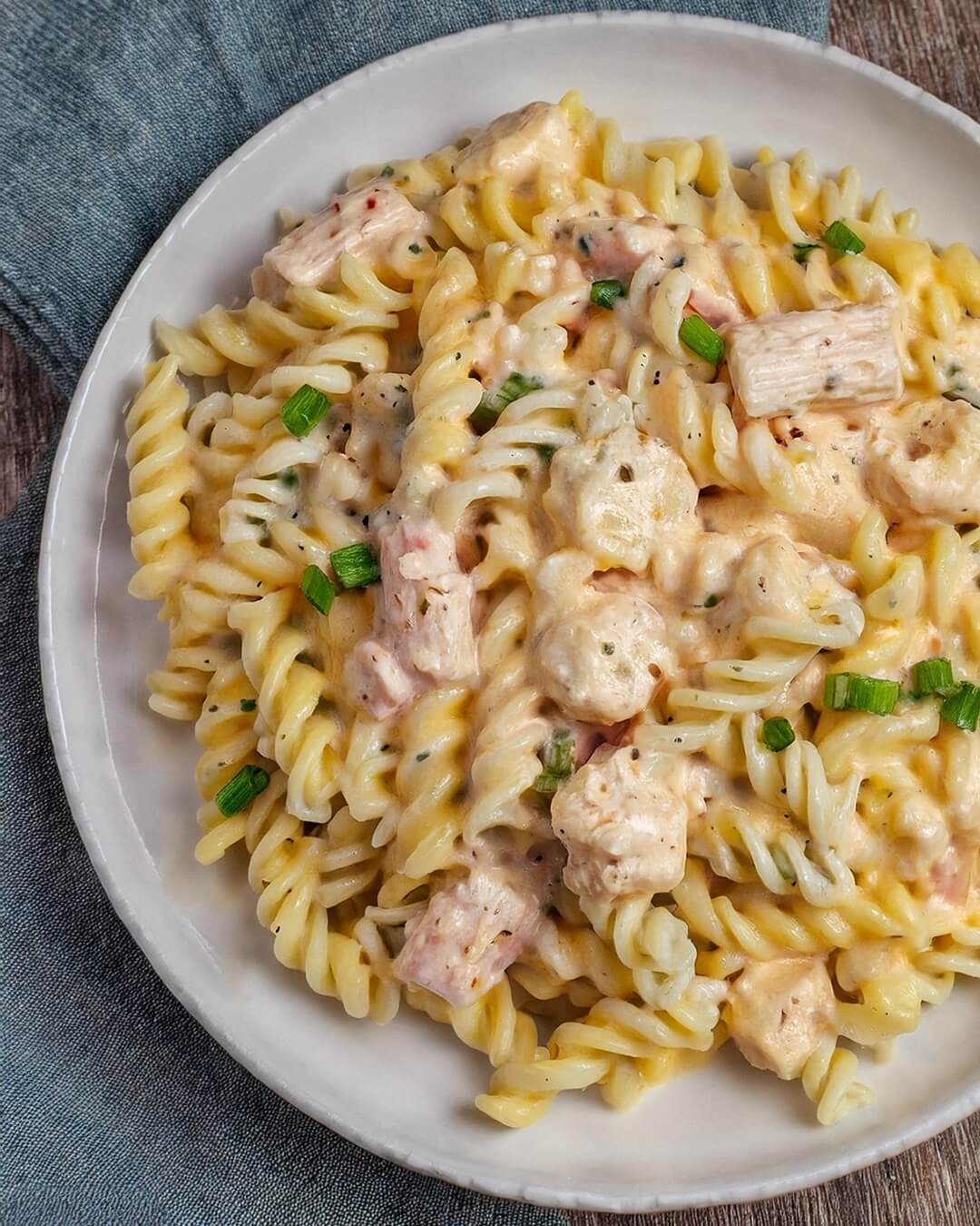There’s nothing quite like the taste of Creamy Chicken Pasta Salad. This dish is the perfect way to treat yourself or your loved ones to something special. Creamy, flavorful, and irresistibly delicious, it’s sure to become a favorite in your home.