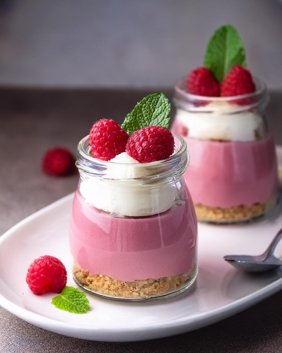 Raspberry cheesecake mousse is a delightful dessert that perfectly blends the tangy sweetness of raspberries with the creamy richness of cheesecake. This elegant treat is ideal for any occasion and will surely leave a lasting impression on your guests.