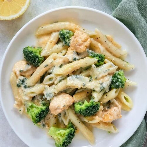 This Chicken and Broccoli Pasta is a delicious way to enjoy a wholesome, flavorful meal! 🍝🥦 Juicy chicken, tender pasta, and perfectly cooked broccoli come together in a rich, creamy sauce that’s easy to make and so satisfying. Whether you're meal prepping for the week or whipping up a quick dinner, this dish is a crowd-pleaser that’s packed with comforting flavors.