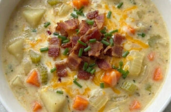 Hearty Creamy Potato Soup Recipe with Simple Ingredients