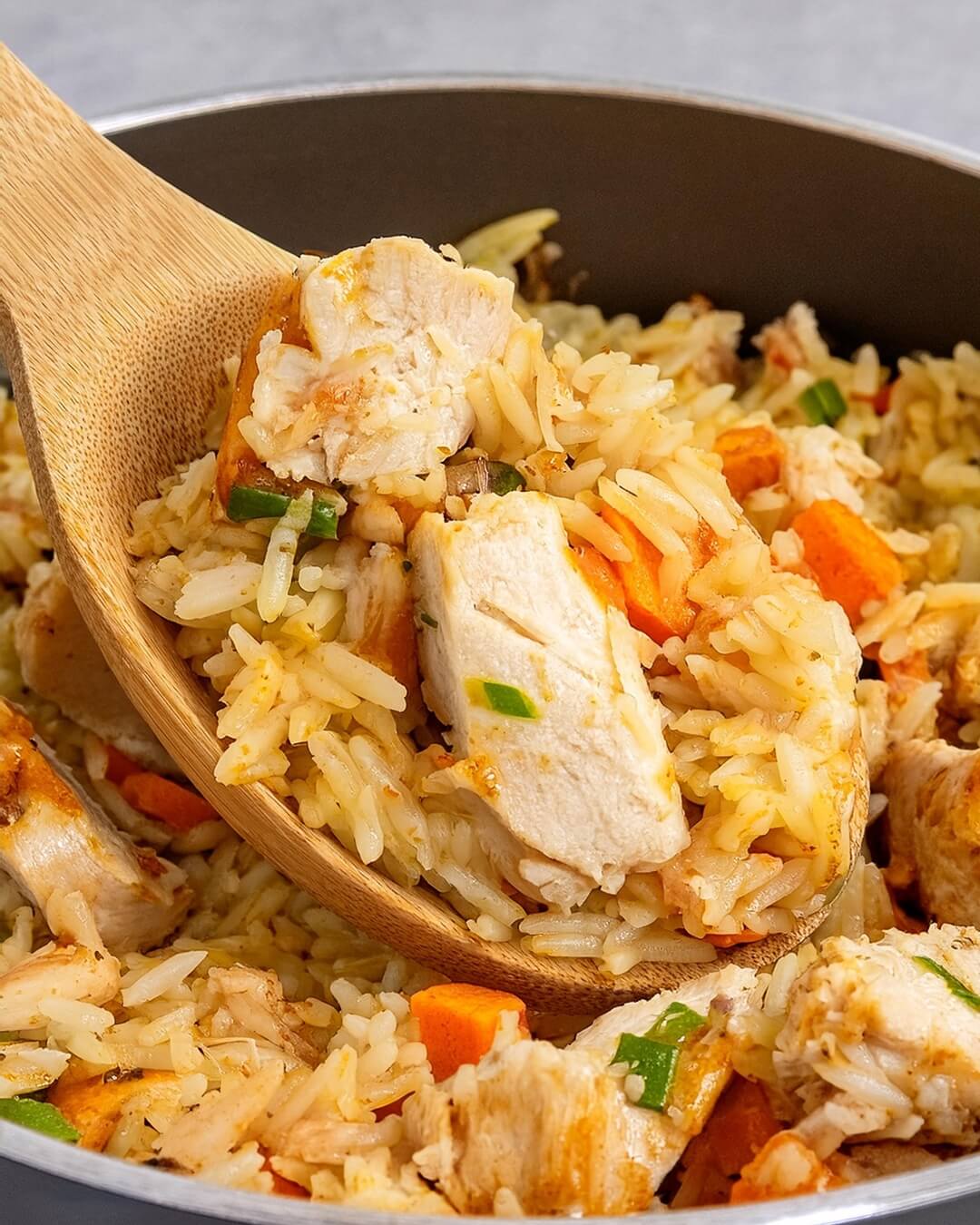 Whether you’re hosting a casual dinner, preparing a quick lunch, or looking for a comforting meal, One Pot Chicken and Rice is the perfect choice. The combination of tender chicken, fluffy rice, and flavorful vegetables makes it a crowd-pleaser that everyone will enjoy.