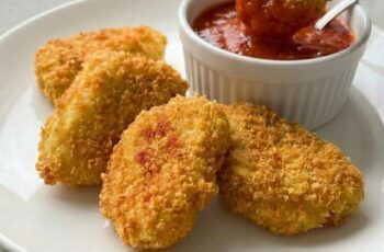 Golden, Crispy Parmesan Chicken That Everyone Loves