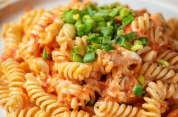 This Buffalo Chicken Pasta Salad combines tender pasta, juicy chicken, and crunchy red peppers in a spicy buffalo-ranch dressing. Finished with mozzarella and scallions, it’s a flavorful, creamy dish with just the right amount of heat.