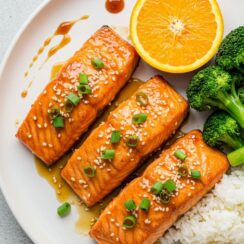 Orange Glazed Salmon is a delicious and healthy dish that combines the rich flavor of salmon with a sweet and tangy orange glaze. Perfect for family dinners, special occasions, or a nutritious meal, this recipe is sure to impress.