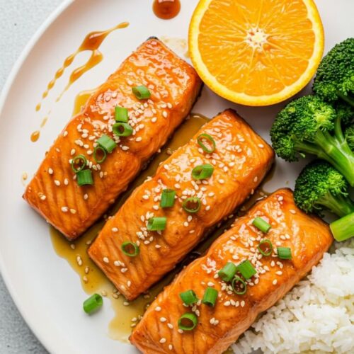 Orange Glazed Salmon is a delicious and healthy dish that combines the rich flavor of salmon with a sweet and tangy orange glaze. Perfect for family dinners, special occasions, or a nutritious meal, this recipe is sure to impress.