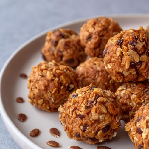 Pumpkin Pie Energy Bites are a no-bake treat combining wholesome oats, creamy nut butter, and pure pumpkin with warm spices and a touch of sweetness. They’re perfect for a grab-and-go snack or a satisfying energy boost with a taste reminiscent of fall. The chocolate chips add a delightful finish to these nutritious bites.