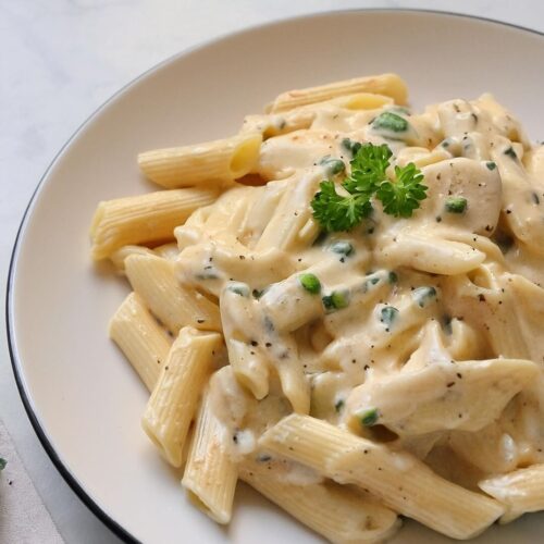 Craving a comforting, creamy meal without the fuss? This easy one-pan recipe delivers tender pasta, rich Alfredo sauce, juicy chicken, and sweet peas—all in one skillet! Perfect for busy weeknights or cozy nights in.