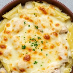 Perfect for creamy pasta lovers, this Chicken Alfredo Baked Ziti is packed with juicy chicken, tender ziti, and a rich alfredo sauce all baked to bubbly perfection