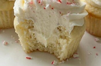 White Chocolate Peppermint Cupcakes – Creamy, Festive & Irresistible