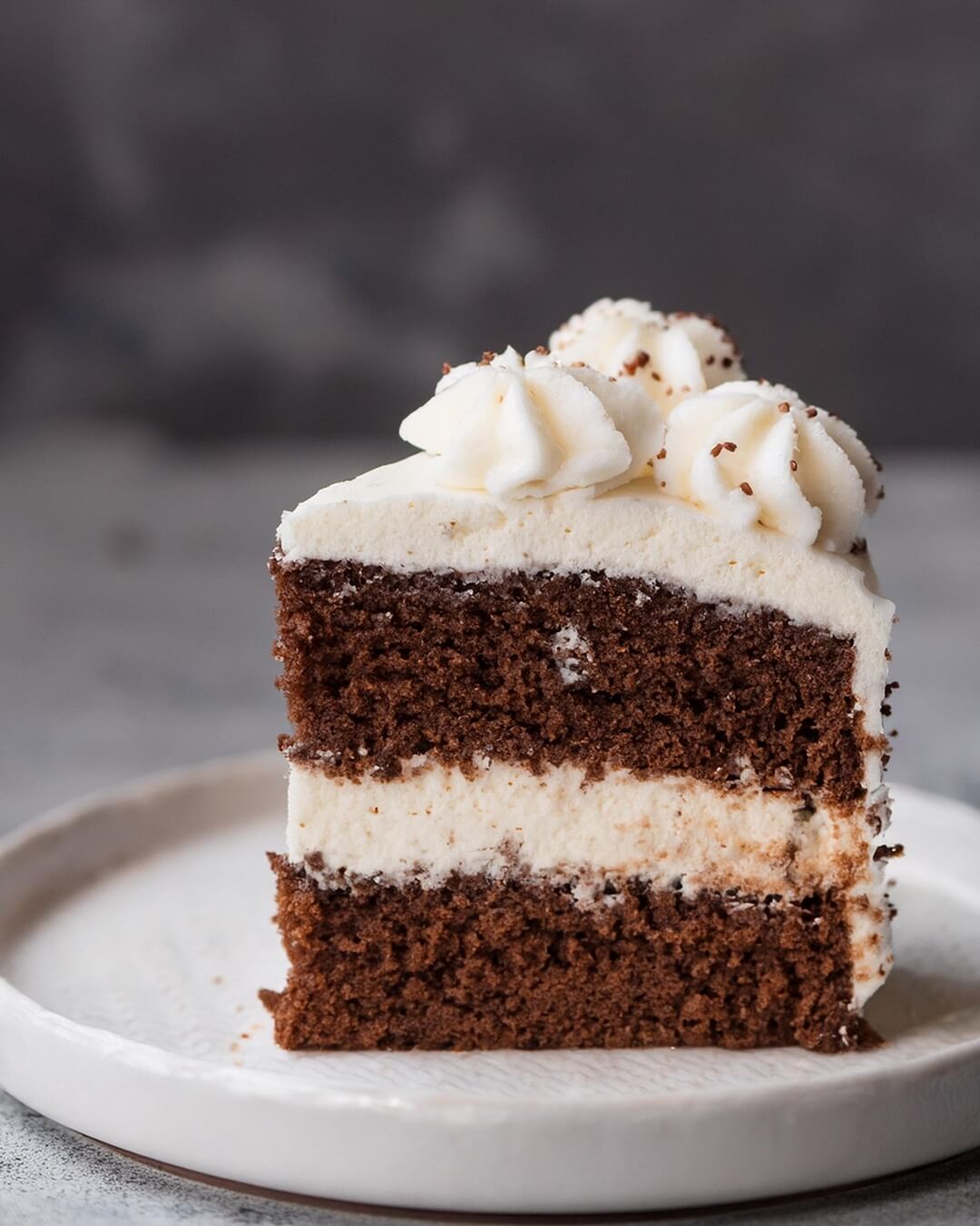 Whether you’re celebrating a birthday, hosting a dinner party, or simply enjoying a slice with a cup of coffee, Chocolate Cake with Cream Cheese Frosting is the perfect choice. The combination of rich chocolate, creamy frosting, and beautiful presentation makes it a crowd-pleaser that everyone will love.