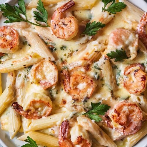 Whether you’re preparing a quick dinner, hosting a dinner party, or looking for a comforting and flavorful meal, Garlicky Shrimp Alfredo is the perfect choice. The combination of creamy sauce, tender shrimp, and hearty pasta makes it a crowd-pleaser that everyone will enjoy.