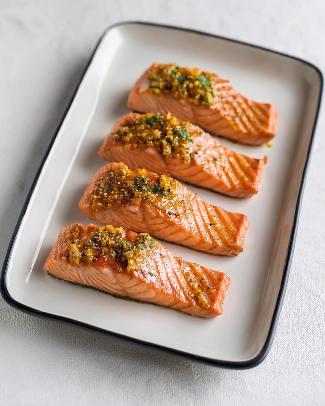 Brown Sugar Glazed Salmon is a perfect blend of sweet and savory, featuring caramelized brown sugar, tangy Dijon mustard, and zesty lemon for a rich, flavorful bite!