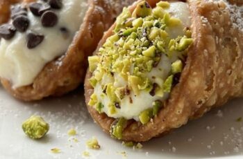 Classic Italian Cannoli with Creamy Ricotta Filling