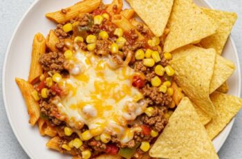 This Southwestern Corn Skillet is loaded with tender pasta, seasoned beef, zesty corn, and melty cheese in one pan. Perfect for busy weeknights and family dinners. 🌽🍝🧀