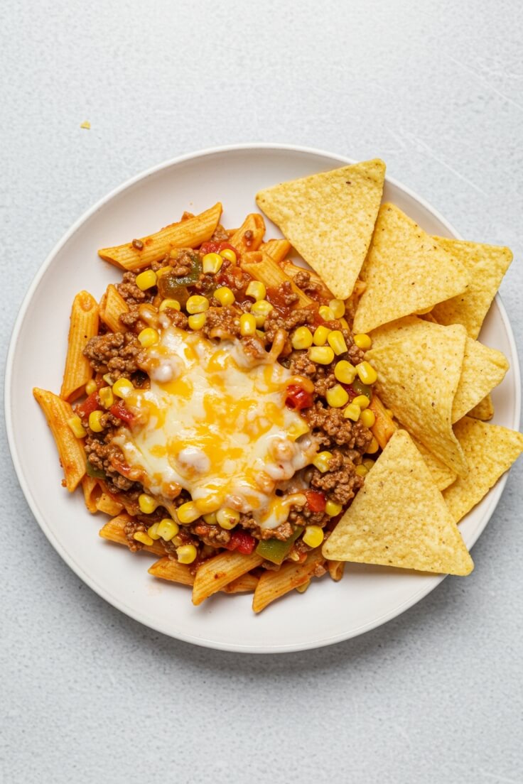 This Southwestern Corn Skillet is loaded with tender pasta, seasoned beef, zesty corn, and melty cheese in one pan. Perfect for busy weeknights and family dinners. 🌽🍝🧀