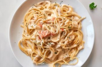 This Slow Cooker Cheesy Chicken Spaghetti is creamy, cheesy, and packed with flavor—comfort food made easy for busy days!