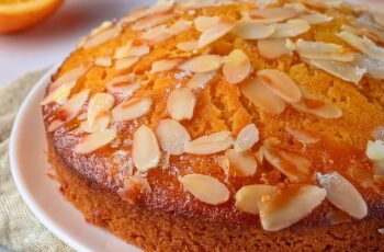 This Orange Almond Cake is the perfect way to enjoy a light and refreshing dessert 🍊✨ With its delicate citrus flavor it’s truly special 💛🍰
