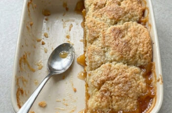 Peach Cobbler – Classic Southern Dessert (So Easy!)