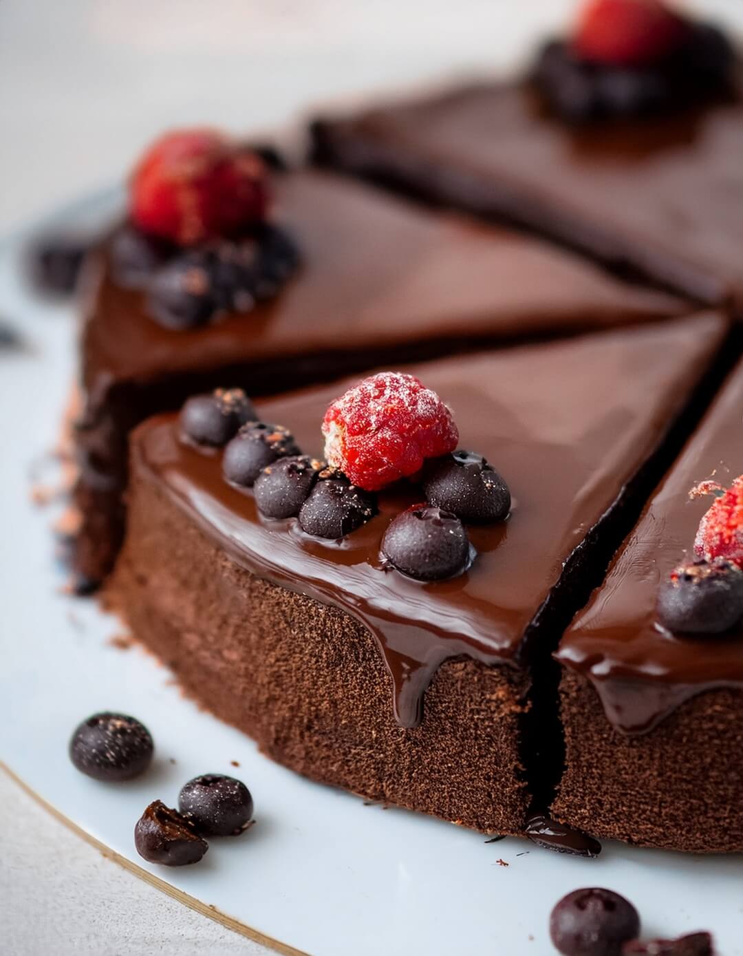 Flourless Chocolate Cake is a rich, decadent dessert that delivers intense chocolate flavor in every bite. With a smooth, fudgy texture and a silky ganache topping, this naturally gluten-free cake is pure indulgence—perfect for special occasions or whenever you’re craving something deeply chocolatey.