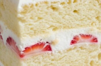 Best Strawberry Shortcake Cake – Light, Fluffy & Beautiful