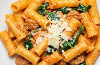 Tomato Spinach Pasta – Healthy, Simple, Delicious