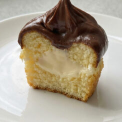 Boston Cream Cupcakes, Creamy Filled & Chocolate Topped