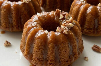 Best Mini Caramel Cakes – Rich, Tender & Delicious