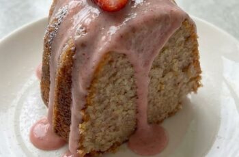 Strawberry Bundt Cake – Moist, Fresh & Beautiful