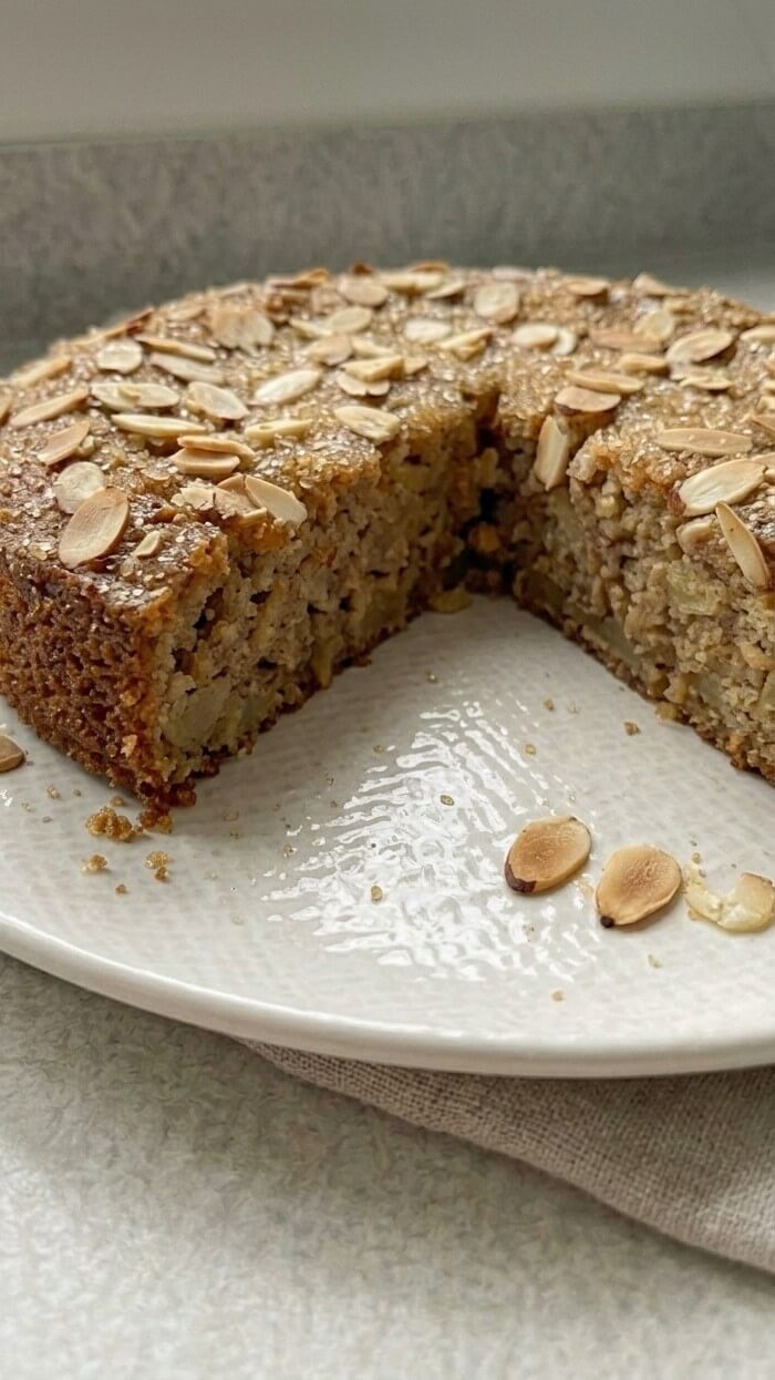 Easy Apple Cake Recipe, Perfect for Breakfast or Dessert