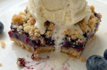 Best Blueberry Crumble Bars – Soft, Juicy & Delicious